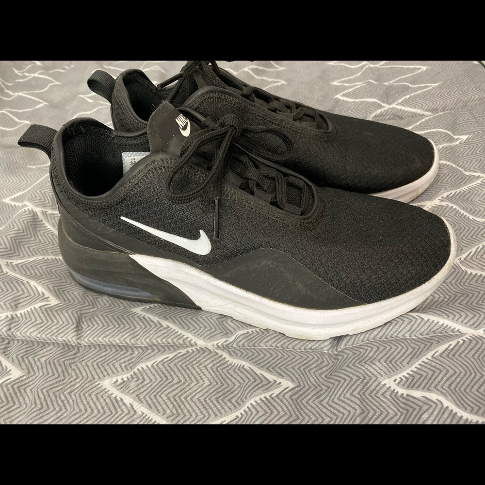 Women’s Nike air max motion 2
